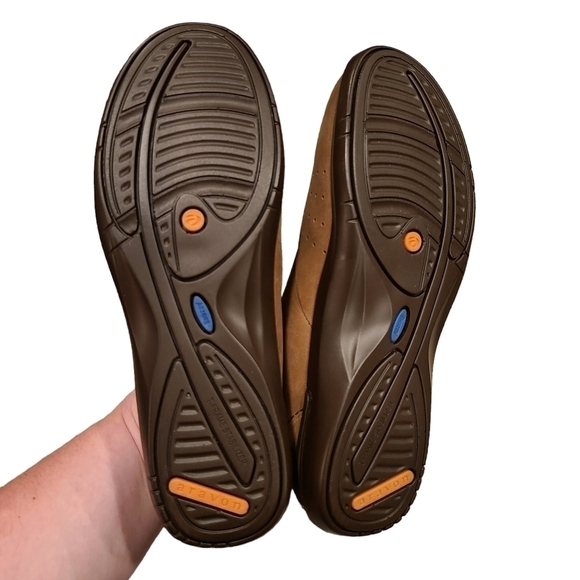 Aravon by New Balance Leather Shoe, Size 7 - Picture 12 of 14